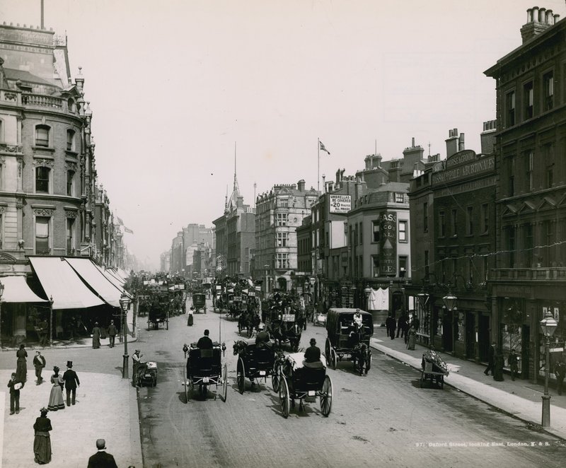 Oxford Street, Londen, kijkend naar het oosten door English Photographer