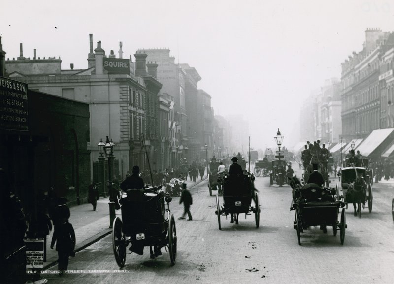 Oxford Street, Londen; kijkend naar het westen door English Photographer