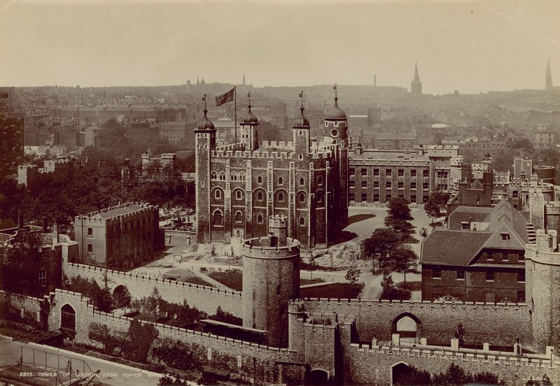 Ansichtkaart met een afbeelding van de Tower of London door English Photographer