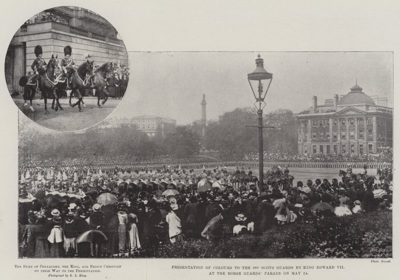 Overhandiging van Kleuren aan de 3e Scots Guards door Koning Edward VII op de Horse Guards Parade op 24 mei door English Photographer