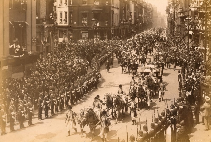 Koningin Victoria, Diamanten Jubileum processie, 1897 door English Photographer
