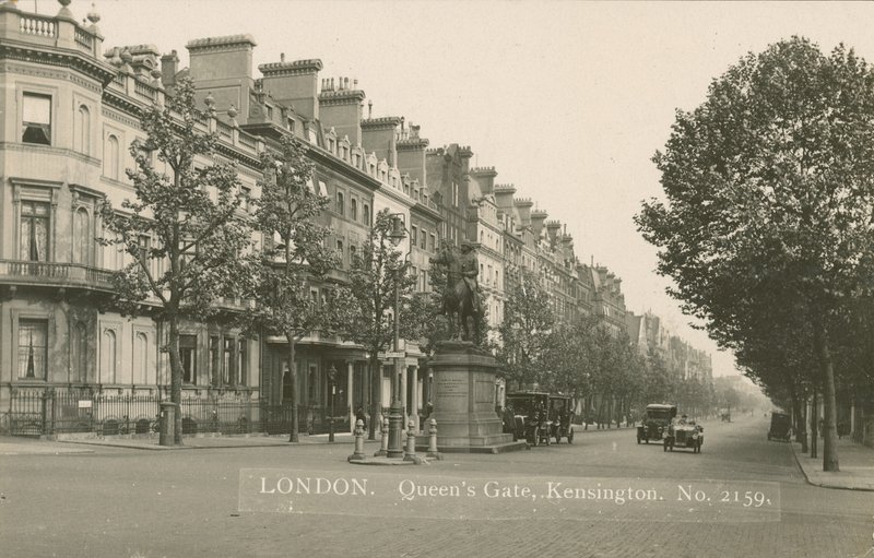Queens Gate, Kensington, Londen door English Photographer