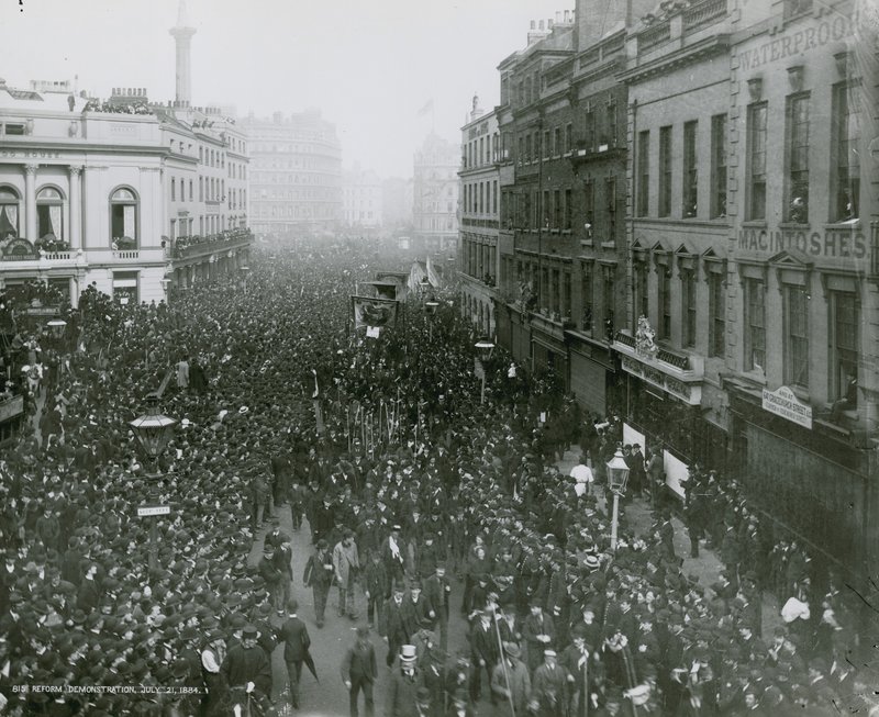 Hervormingsdemonstratie, 21 juli 1884, foto door English Photographer
