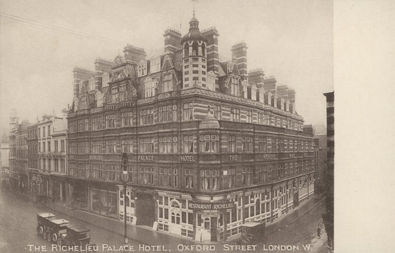 Richelieu Palace Hotel, Oxford Street, Londen W (zw/w foto) door English Photographer