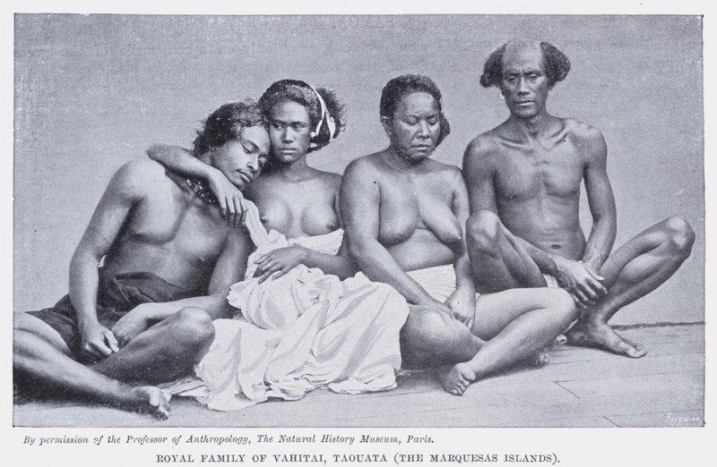 Koninklijke familie van Vahitai, Taouata, de Marquesaseilanden (zw/w foto) door English Photographer