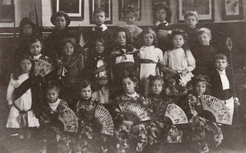 Schoolkinderen, Norfolk, begin 20e eeuw door English Photographer