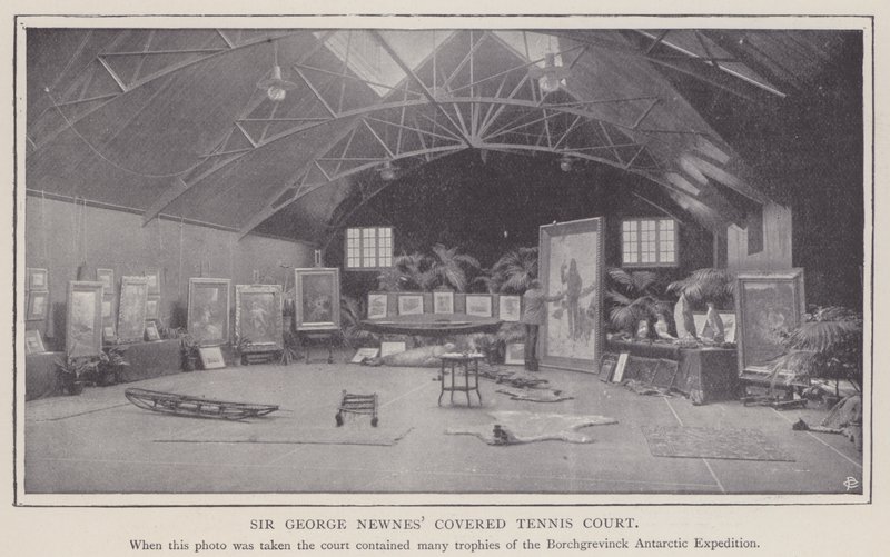 Sir George Newnes overdekte tennisbaan (z/w foto) door English Photographer