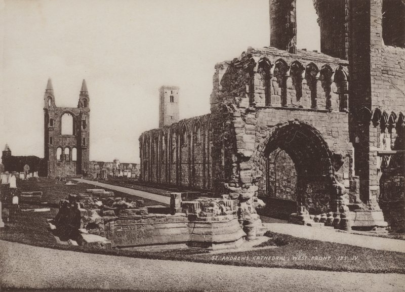 St Andrews kathedraal, westfront door English Photographer