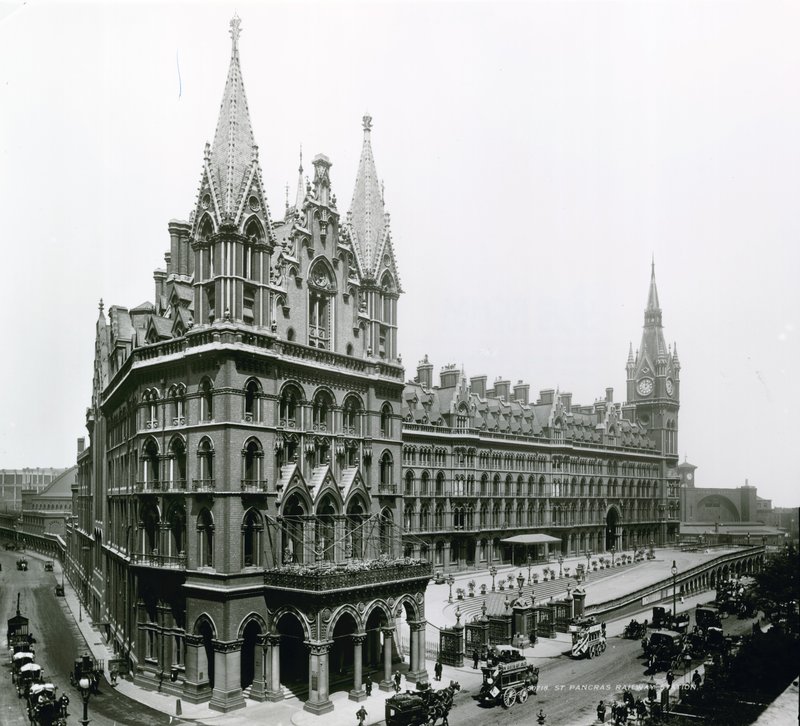 St Pancras Railway Station; foto van april 1899 door English Photographer