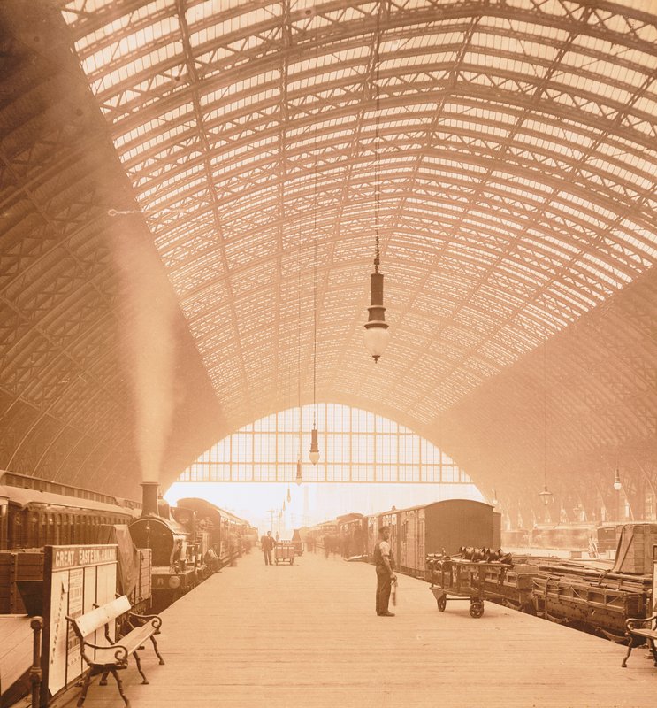 St Pancras Station, Londen door English Photographer