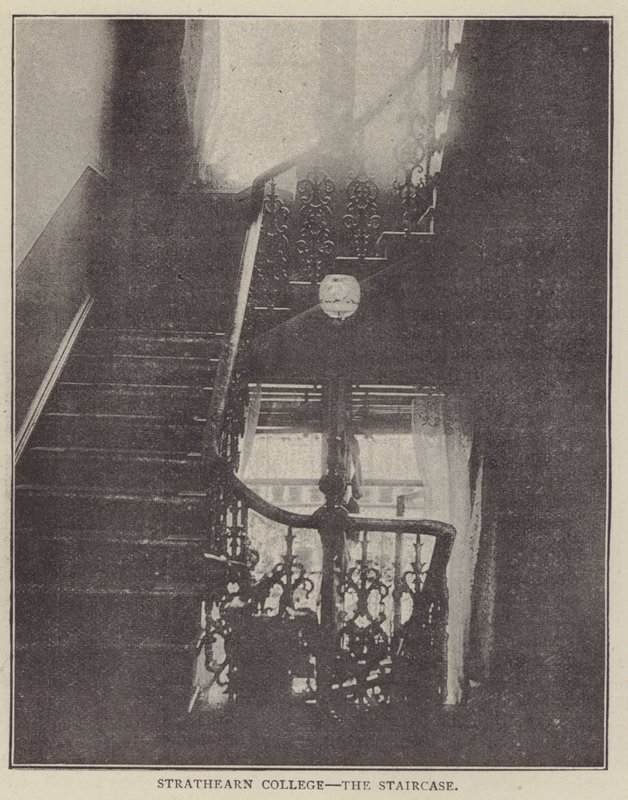Strathearn College, de trap (gravure) door English Photographer