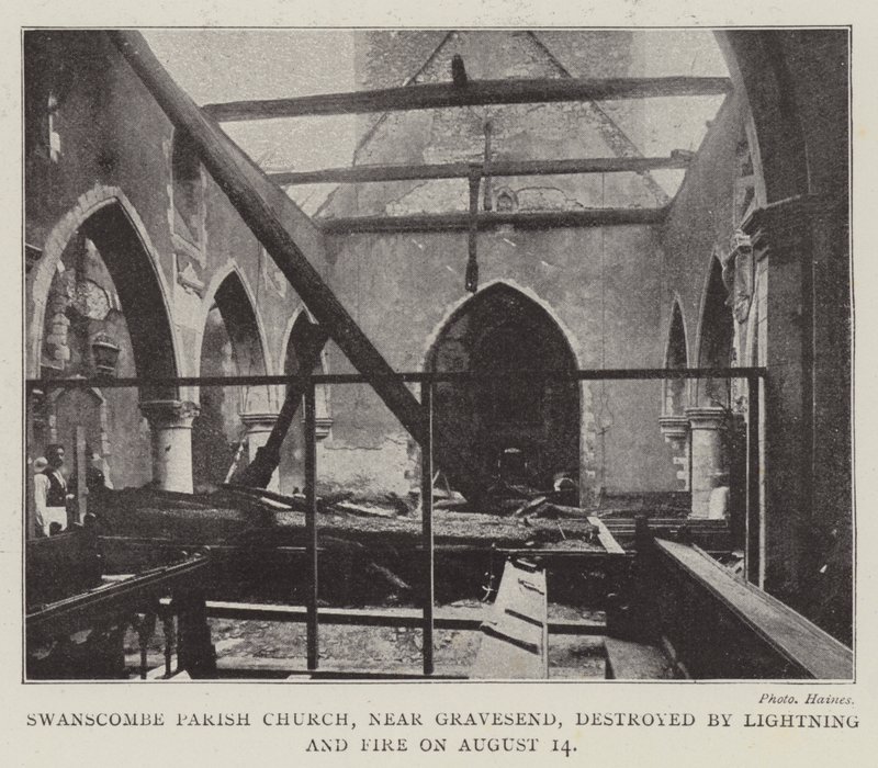 Swanscombe Parochiekerk, nabij Gravesend, verwoest door Bliksem en Brand op 14 augustus door English Photographer