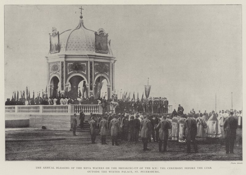 De jaarlijkse zegening van het Neva-water bij het breken van het ijs, de ceremonie voor de tsaar buiten het Winterpaleis, Sint-Petersburg door English Photographer