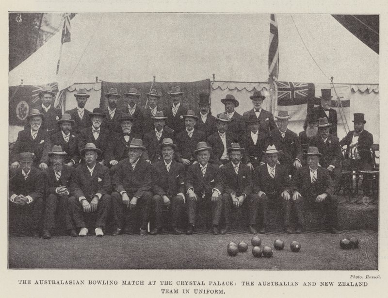 De Australaziatische Bowlingwedstrijd in het Crystal Palace, het Australische en Nieuw-Zeelandse Team in Uniform door English Photographer