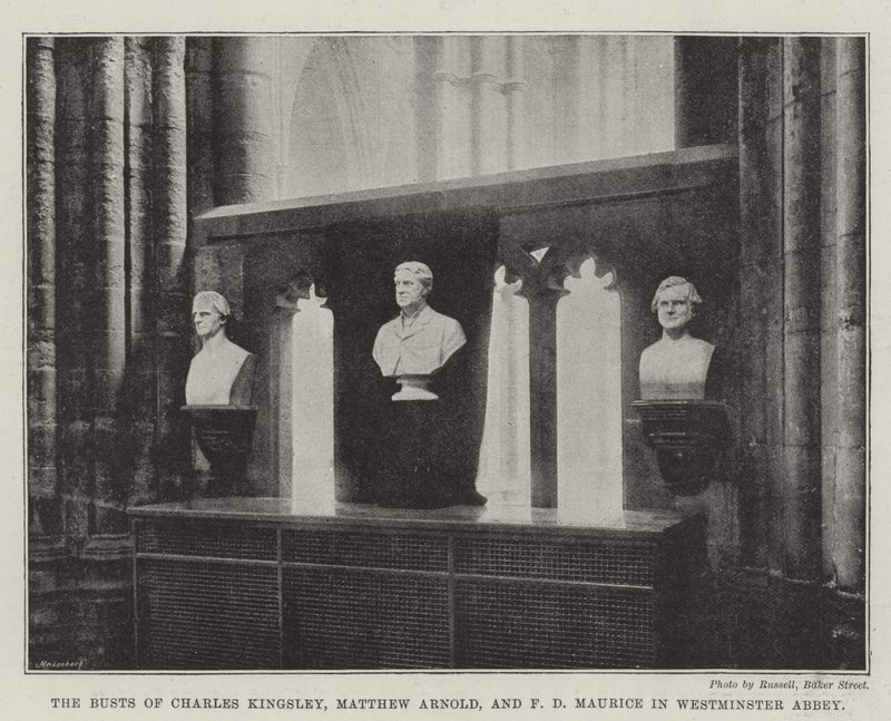De Bustes van Charles Kingsley, Matthew Arnold, en F D Maurice in Westminster Abbey door English Photographer