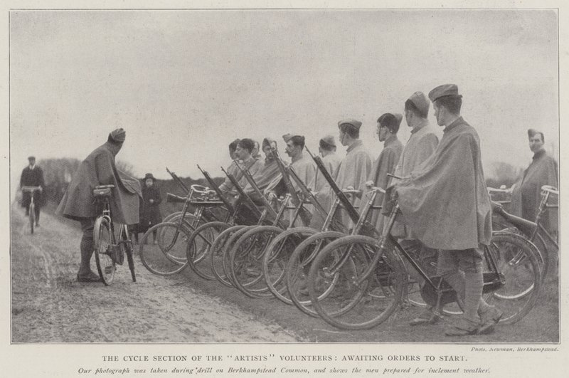 De Fietssectie van de Kunstenaars Vrijwilligers, wachtend op Orders om te vertrekken door English Photographer