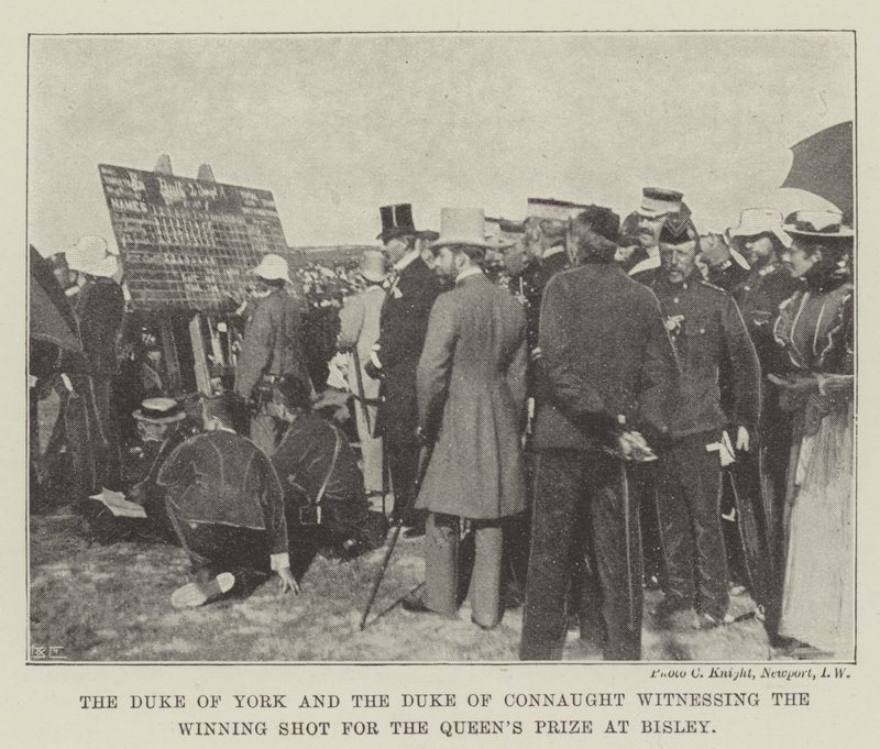 De Hertog van York en de Hertog van Connaught die de Winnende Schot voor de Koninginnenprijs bij Bisley bekijken door English Photographer