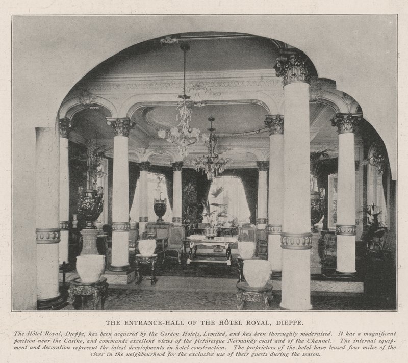 De Entreehal van het Hotel Royal, Dieppe door English Photographer
