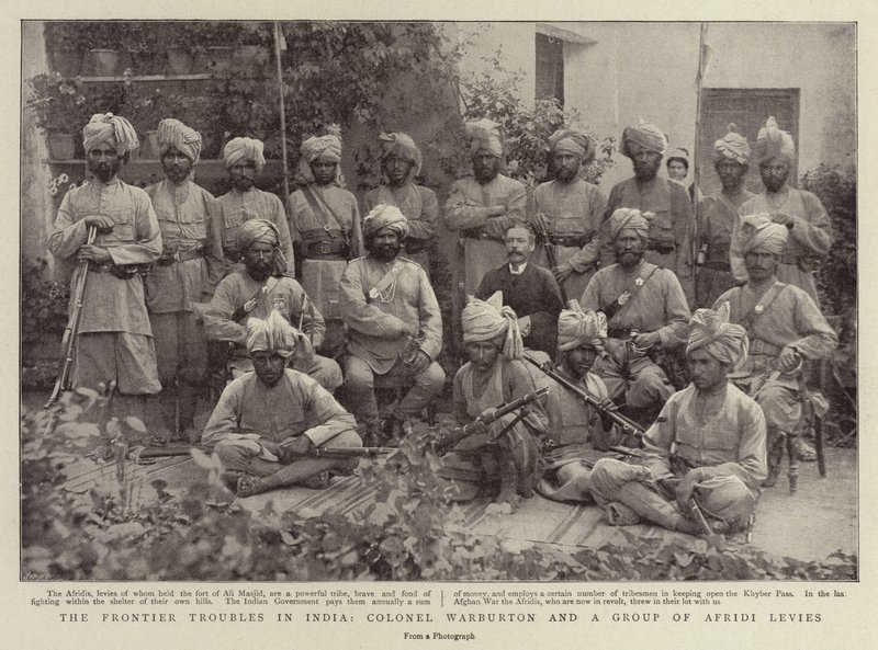 De grensproblemen in India, kolonel Warburton en een groep Afridi-levies door English Photographer