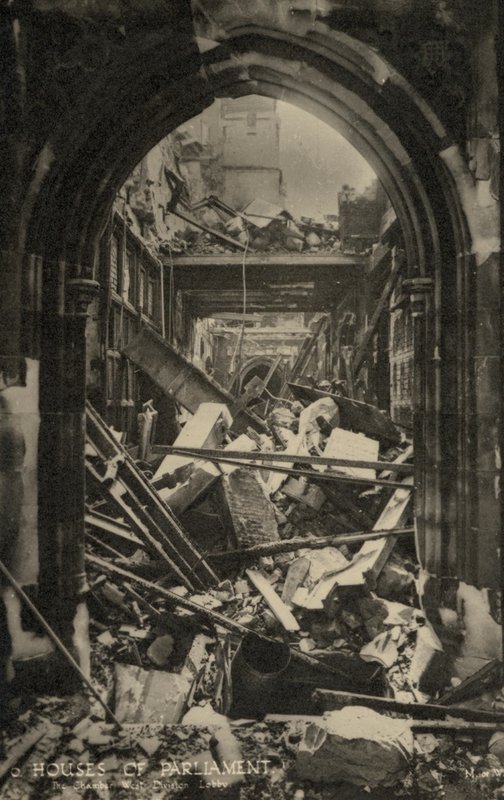 Het Parlement, Londen, met bomschade tijdens WO2 door English Photographer