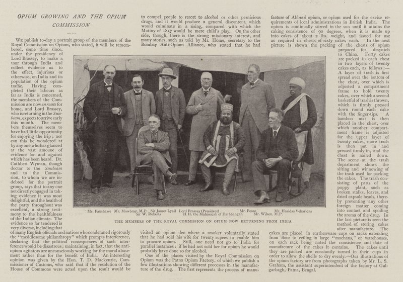 De leden van de Koninklijke Commissie over Opium die nu terugkeren uit India door English Photographer