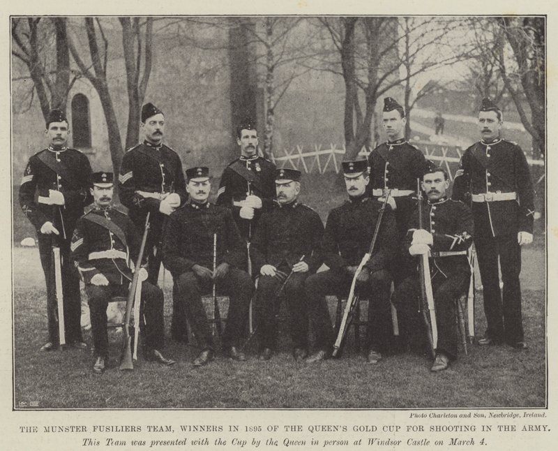 Het Munster Fusiliers-team, winnaars in 1895 van de Queens Gold Cup voor schieten in het leger door English Photographer