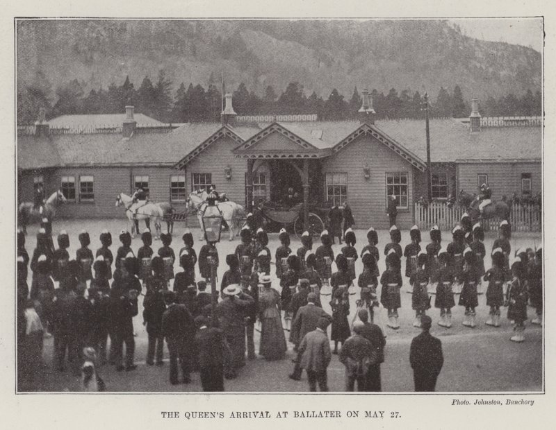 De Aankomst van de Koningin in Ballater op 27 mei door English Photographer