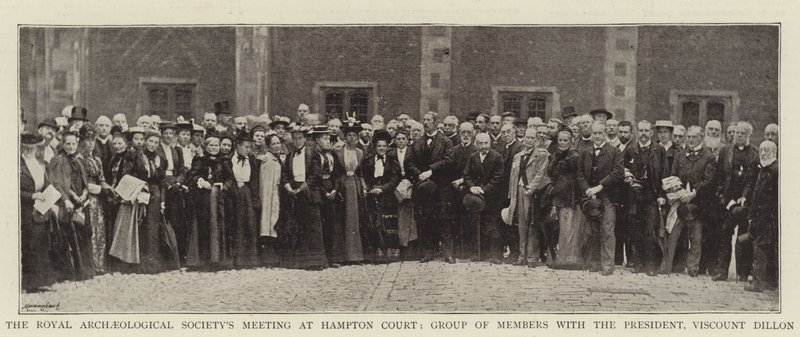 De bijeenkomst van de Royal Archaeological Society in Hampton Court, groep leden met de president, burggraaf Dillon door English Photographer