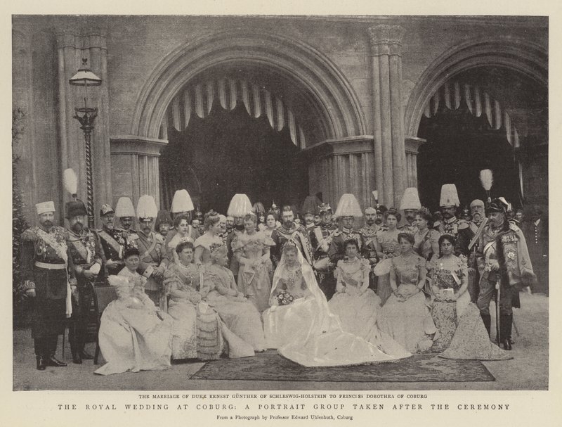 Het koninklijk huwelijk in Coburg, een portretgroep genomen na de ceremonie door English Photographer