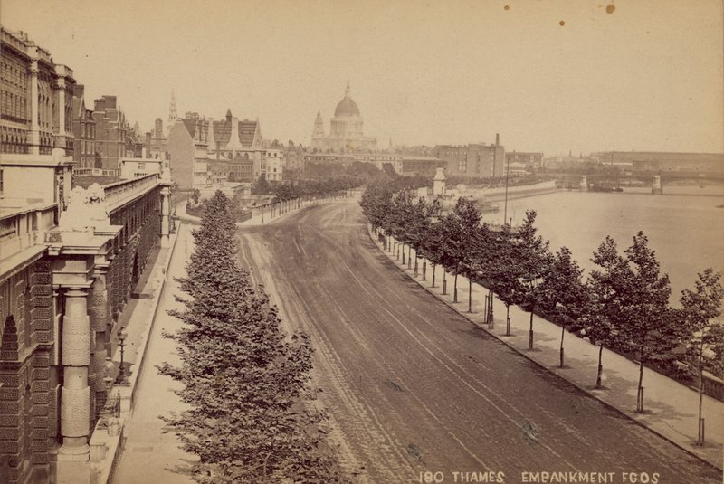 Theems Embankment, Londen door English Photographer
