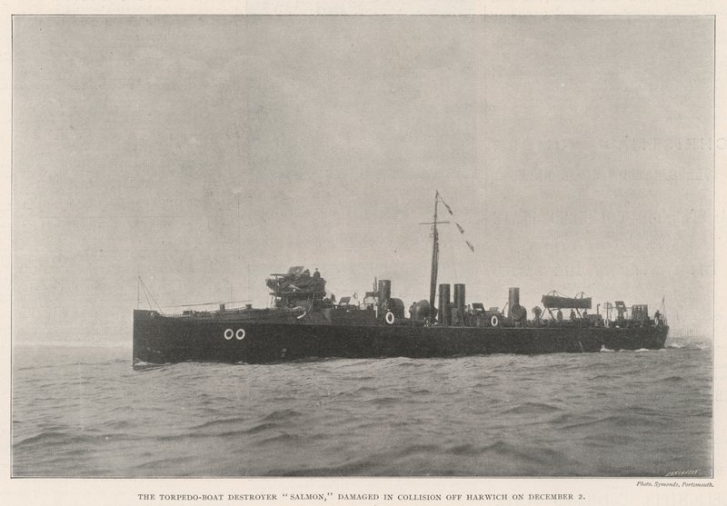 De torpedobootjager Salmon, beschadigd bij een botsing bij Harwich op 2 december door English Photographer