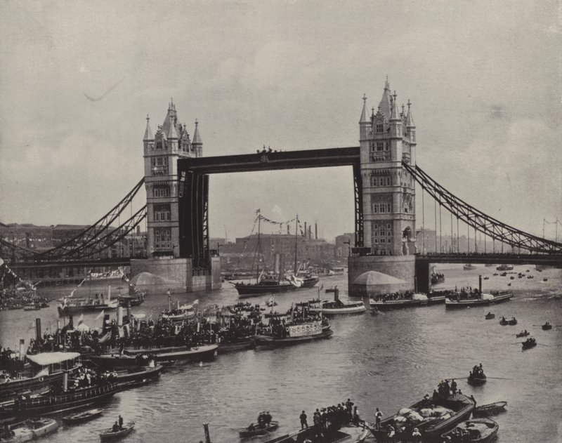 De Tower Bridge, kijkend naar het oosten (z/w foto) door English Photographer