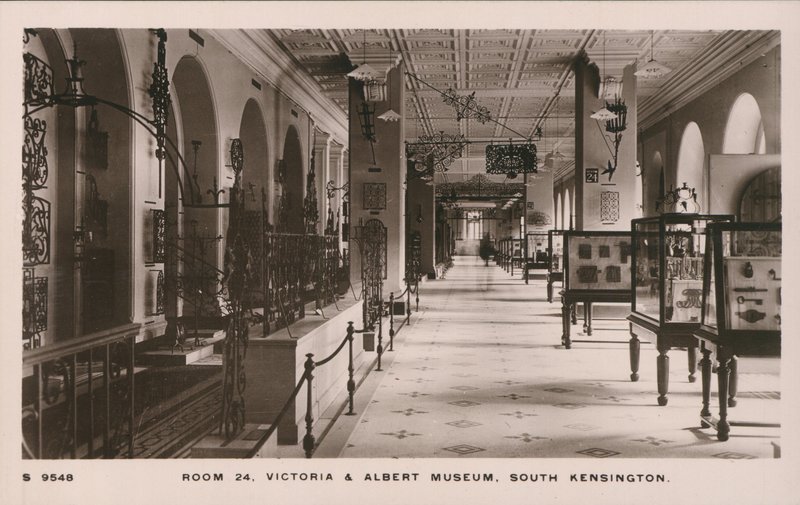 Het Victoria en Albert Museum, South Kensington, Londen door English Photographer