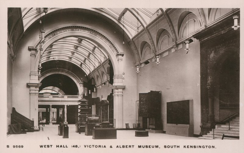 Het Victoria en Albert Museum, South Kensington, Londen door English Photographer