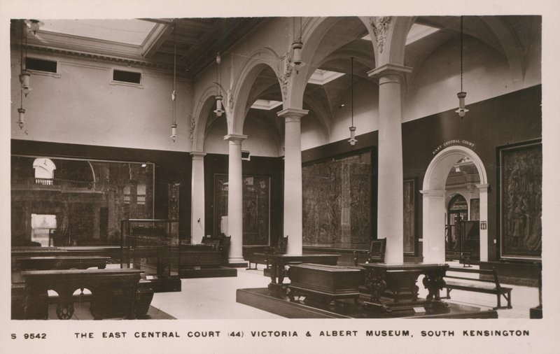 Het Victoria en Albert Museum, South Kensington, Londen door English Photographer
