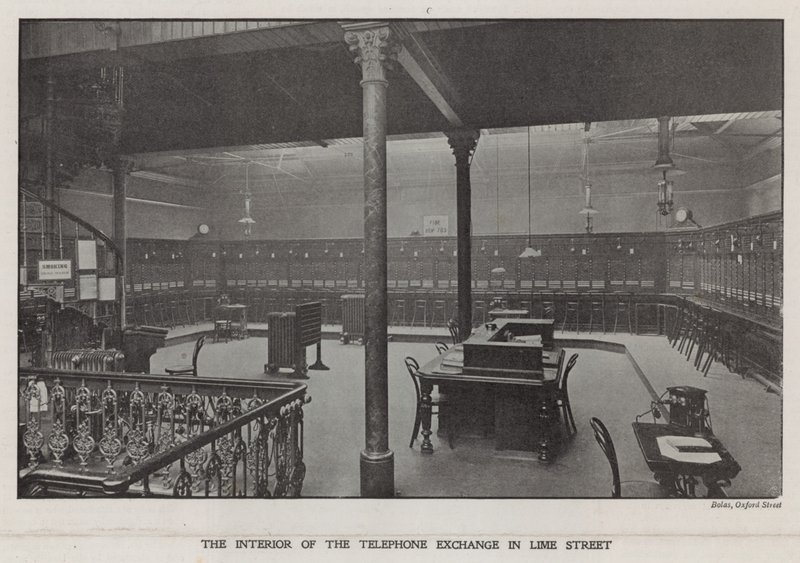Het interieur van de Telefooncentrale in Lime Street door English Photographer