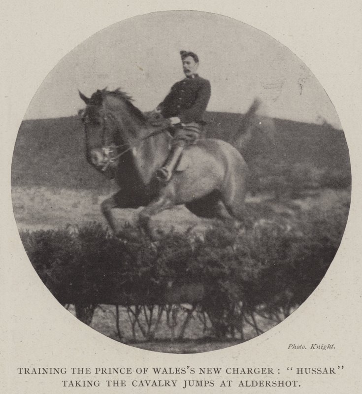 Training van het Nieuwe Paard van de Prins van Wales, Hussar neemt de Cavaleriesprongen in Aldershot door English Photographer