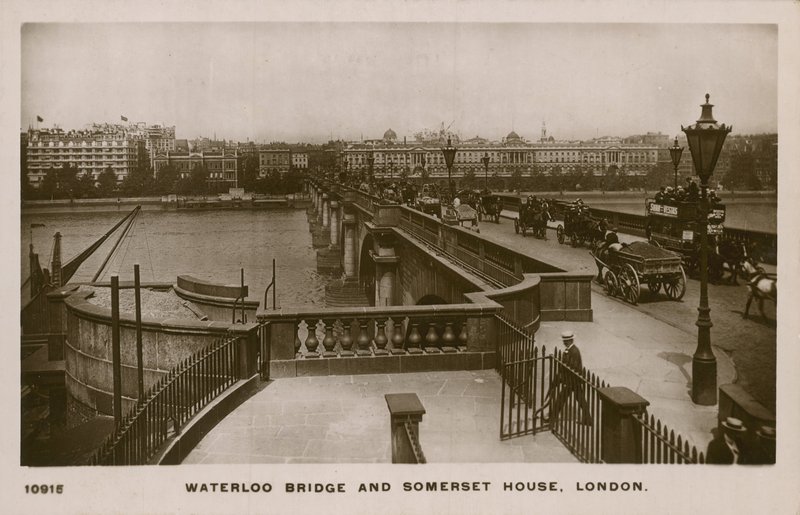 Waterloo Bridge en Somerset House, Londen door English Photographer