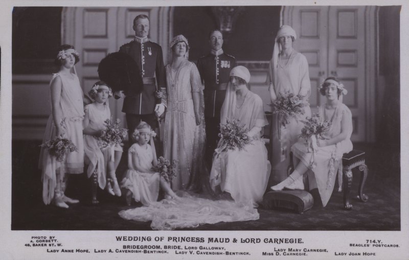 Huwelijk van prinses Maud en Lord Carnegie door English Photographer