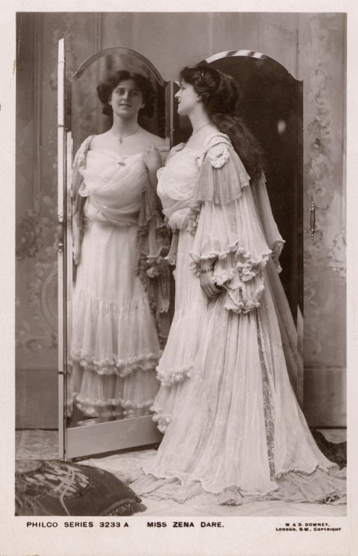 Zena Dare, Engelse zangeres en actrice door English Photographer