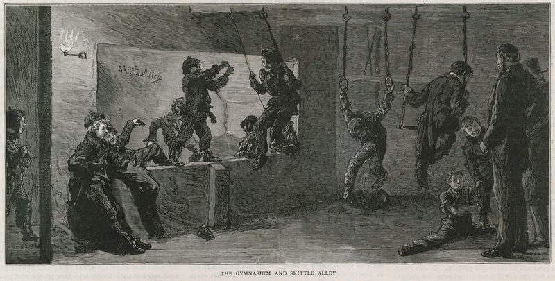 Een speelkamer voor de armen in Islington: De gymzaal en kegelbaan door English School