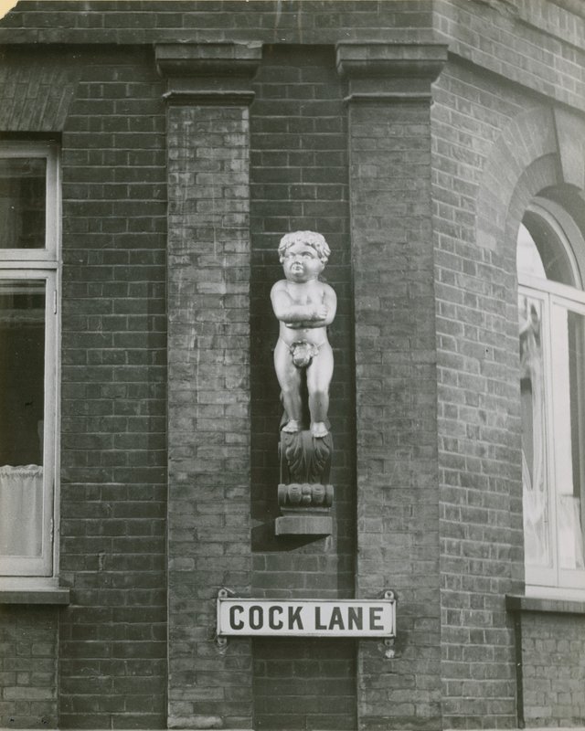 Cock Lane en de Dikke Jongen, of Gouden Jongen, standbeeld; foto door English School