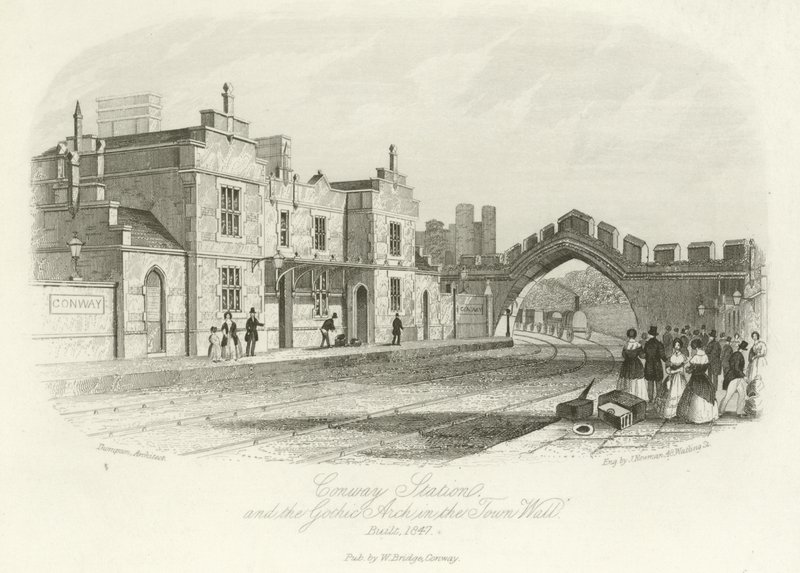 Conwy Station en de gotische boog in de stadsmuur, gebouwd in 1847 door English School