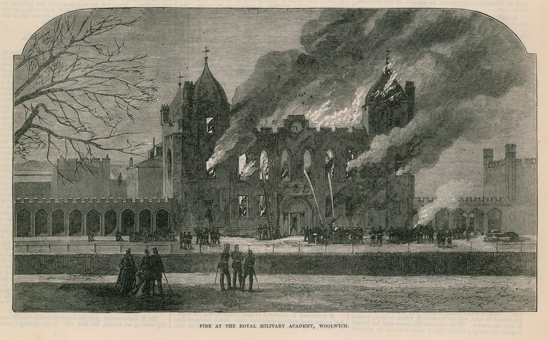 Brand bij de Koninklijke Militaire Academie in Woolwich door English School