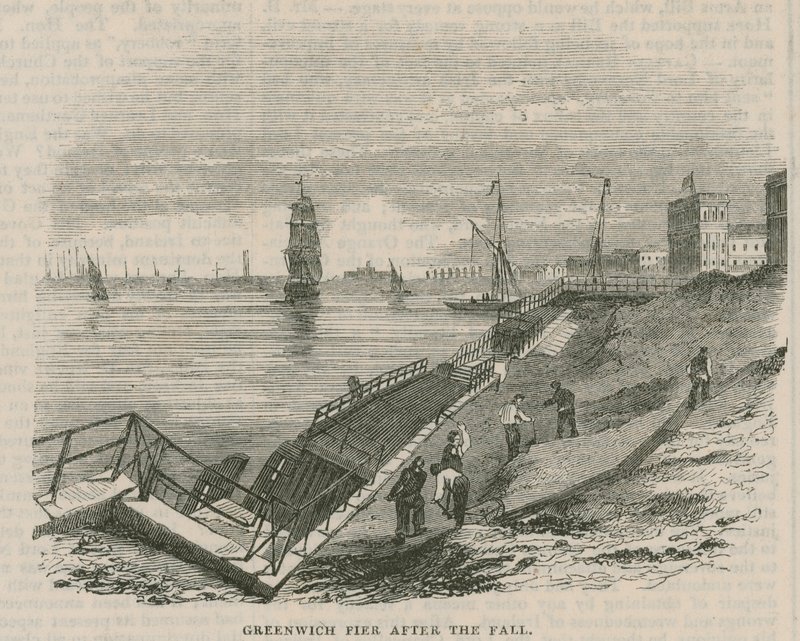 Greenwich Pier na de val door English School
