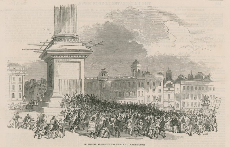 M Kossuth spreekt de mensen toe op Charing Cross door English School