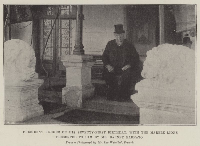 President Kruger op zijn eenenzeventigste verjaardag, met de marmeren leeuwen die hem door de heer Barney Barnato zijn geschonken (gravure) door English School