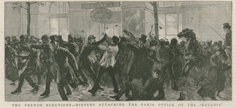 De Franse verkiezingen - relschoppers vallen het kantoor van de Galois in Parijs aan door English School