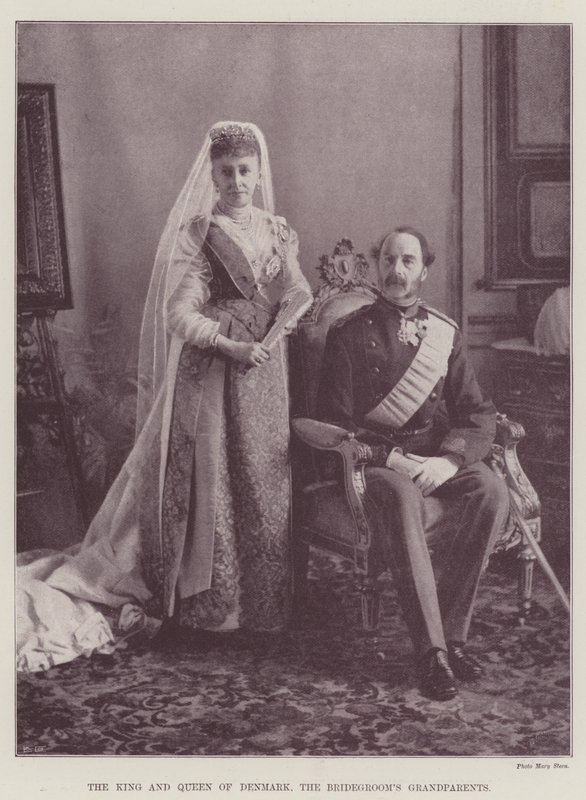 De koning en koningin van Denemarken, de grootouders van de bruidegom (gravure) door English School