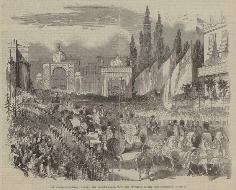 De koninklijke processie door de Grote Markt, met de paviljoens bij de Port Scharbeck, Brussel door English School